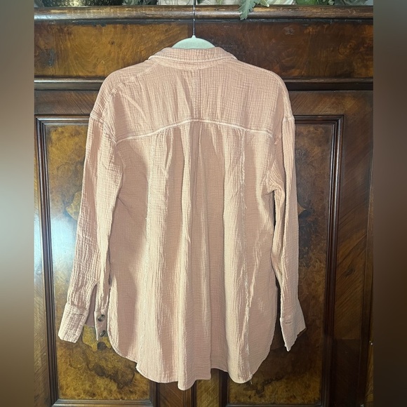 GUC Free People- All About The Feels Button Down in Peach. Size M - Picture 4 of 8